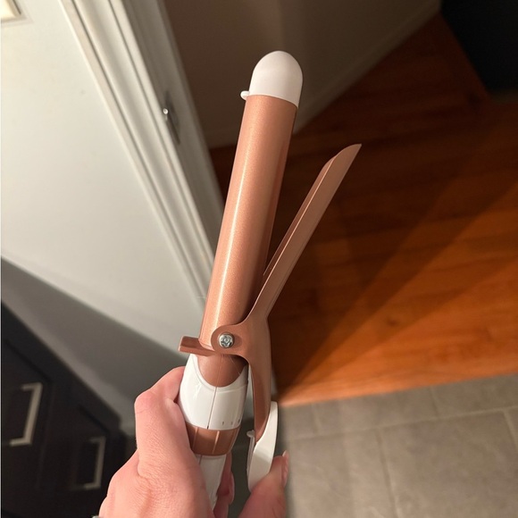 Conair Curling Iron in White and Rose Gold - Picture 4 of 4